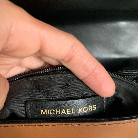 Michael Kors rare Mindy bag small (not the mini version) - Picture 8 of 10
